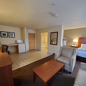 One-Bedroom Queen Suite Disability Access or Non-Smoking